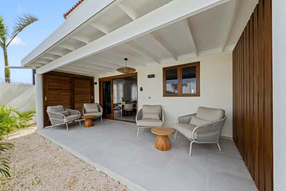 J&M Coral - Modern 2BR & Shared Pool near Mambo - Image 1
