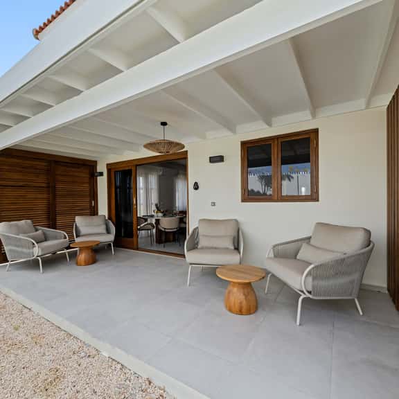 J&M Coral - Modern 2BR & Shared Pool near Mambo - Image 1