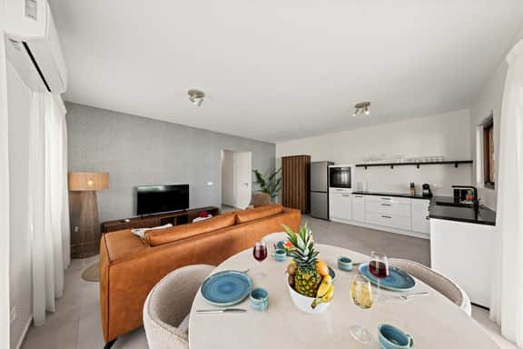 J&M Coral - Modern 2BR & Shared Pool near Mambo - Image 2